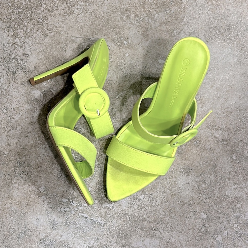 Size 9 but fits size 8 because of point